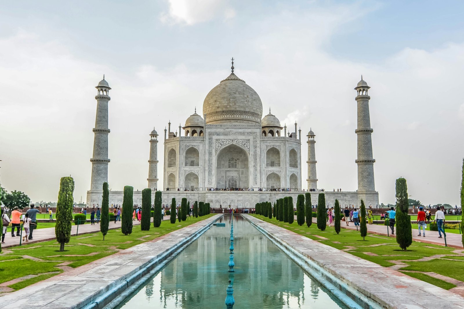 The Taj Mahal in Agra, one of the sights a non-golfing companion sees while playing golf in India with Royal Greens & Rails